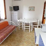 Lägenhet Colorful Flat In A With Garden Bibione