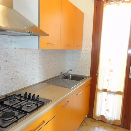 Colorful Flat In A With Garden Apartamento Bibione