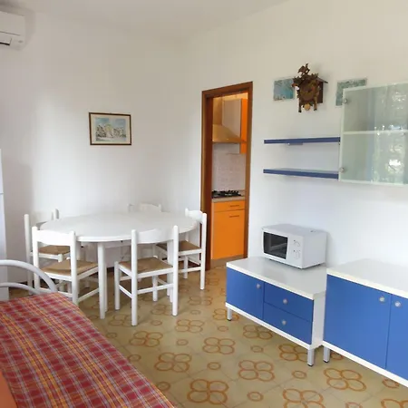 Apartamento Colorful Flat In A With Garden